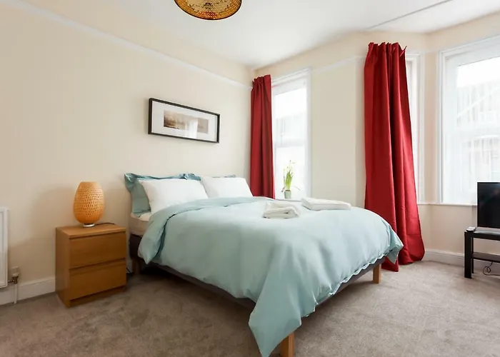 Stylish Town Centre Apartment Close To Beach And Shops